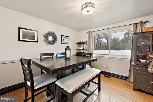 5 N LAMP POST LN, Somerdale, NJ 08083