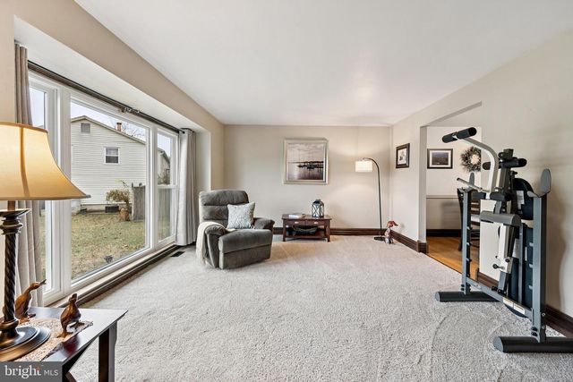 5 N LAMP POST LN, Somerdale, NJ 08083