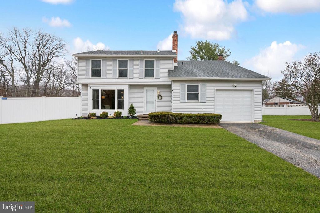 5 N LAMP POST LN, Somerdale, NJ 08083