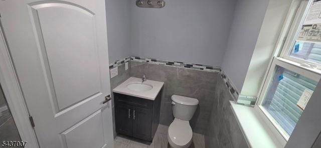 337 Court St, Elizabeth City, NJ 07206