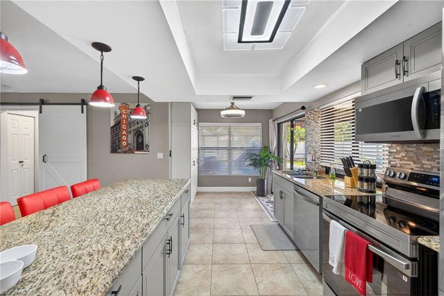 402 SW 37th LN, Cape Coral, FL 33914