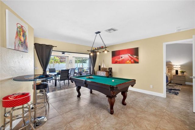 402 SW 37th LN, Cape Coral, FL 33914