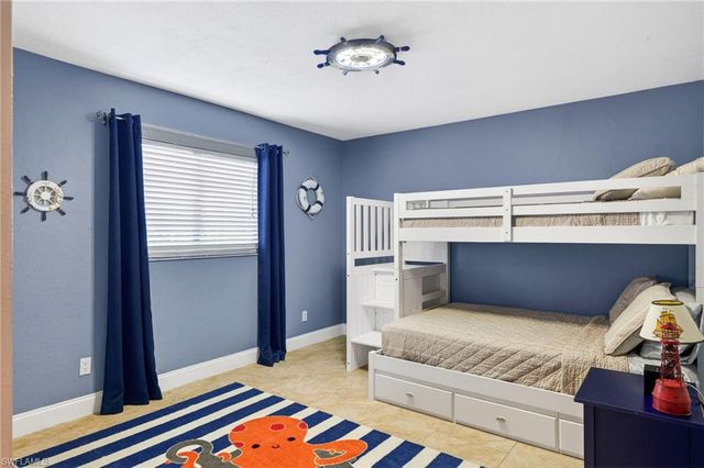 402 SW 37th LN, Cape Coral, FL 33914