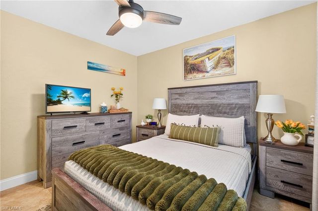 402 SW 37th LN, Cape Coral, FL 33914