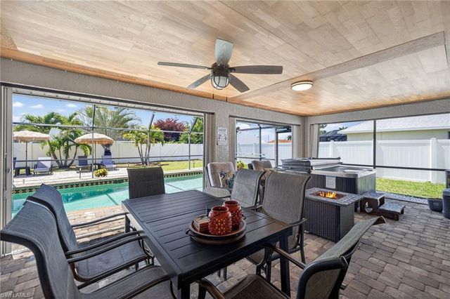 402 SW 37th LN, Cape Coral, FL 33914