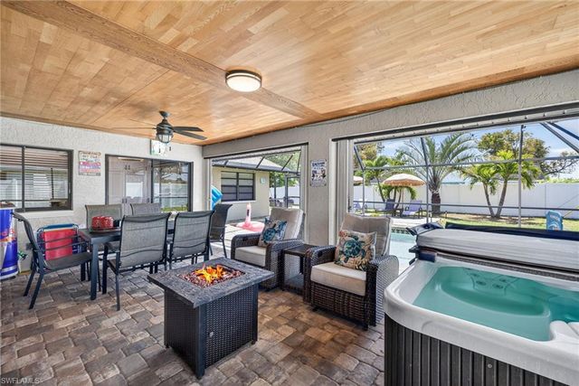 402 SW 37th LN, Cape Coral, FL 33914