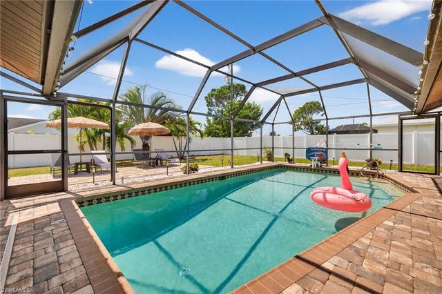 402 SW 37th LN, Cape Coral, FL 33914