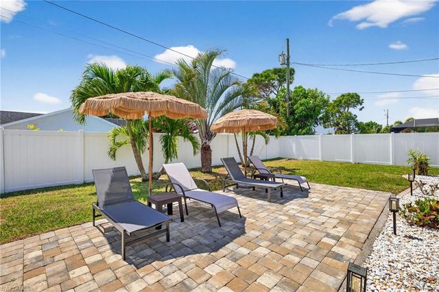 402 SW 37th LN, Cape Coral, FL 33914