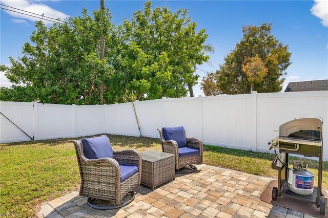 402 SW 37th LN, Cape Coral, FL 33914