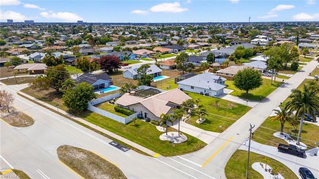 402 SW 37th LN, Cape Coral, FL 33914