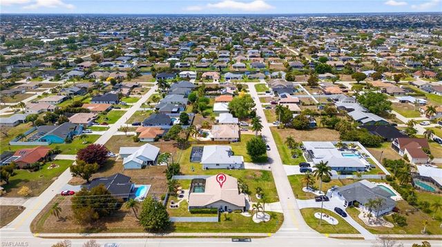 402 SW 37th LN, Cape Coral, FL 33914