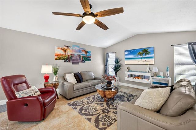 402 SW 37th LN, Cape Coral, FL 33914