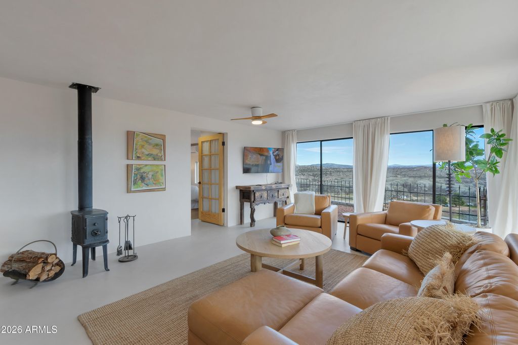 Image 8 of property listing at 695 E Cliffside Drive, Clarkdale, AZ 86324