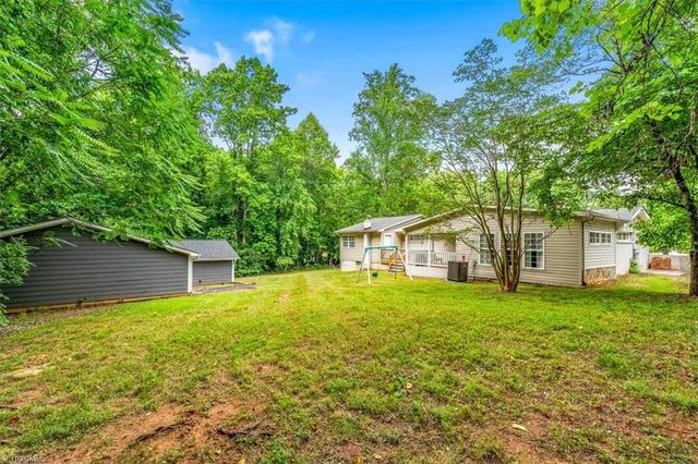 1100 Salem Lake Road, Winston-salem, NC 27107