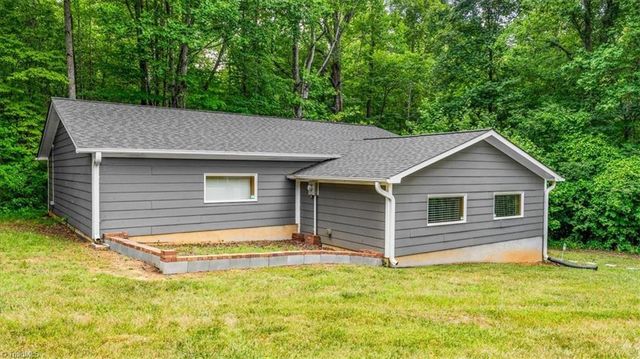 1100 Salem Lake Road, Winston-salem, NC 27107