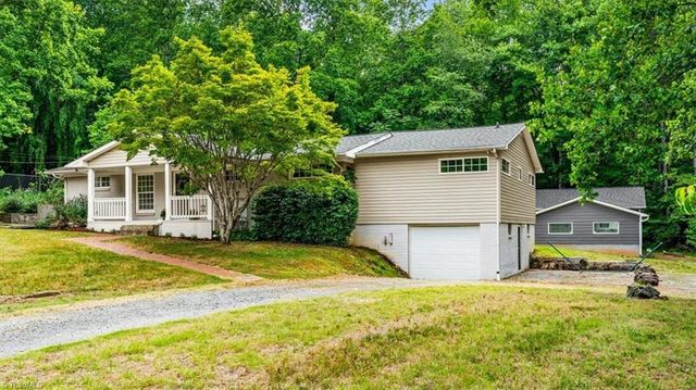 1100 Salem Lake Road, Winston-salem, NC 27107