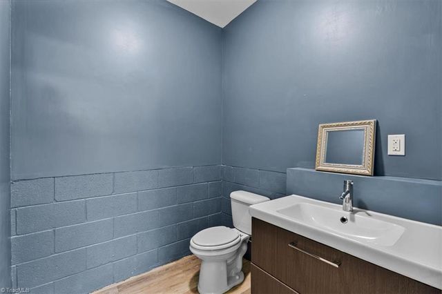 1100 Salem Lake Road, Winston-salem, NC 27107