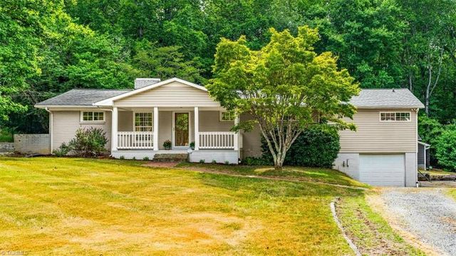 1100 Salem Lake Road, Winston-salem, NC 27107