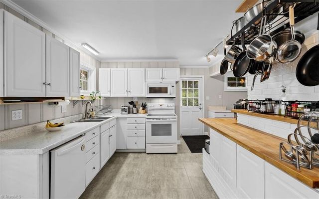 1100 Salem Lake Road, Winston-salem, NC 27107