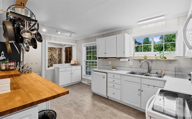 1100 Salem Lake Road, Winston-salem, NC 27107