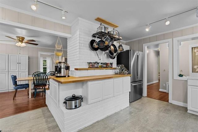 1100 Salem Lake Road, Winston-salem, NC 27107