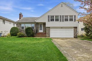 117 Lefferts Road, Garden City, NY 11530