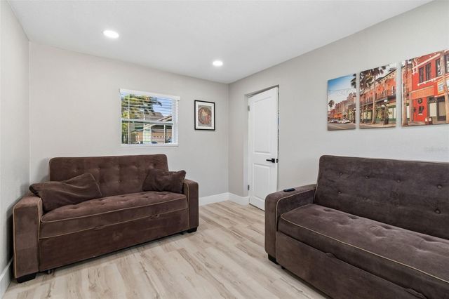 5 W SPANISH MAIN STREET, Tampa, FL 33609