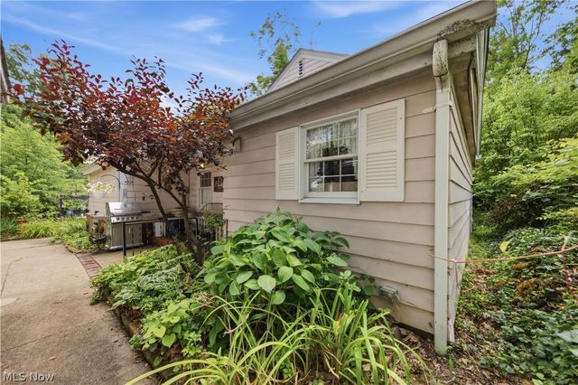 303 Cordelia Street SW, North Canton, OH 44720