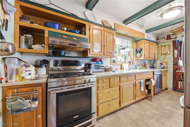 303 Cordelia Street SW, North Canton, OH 44720