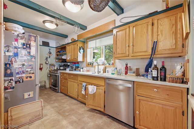 303 Cordelia Street SW, North Canton, OH 44720