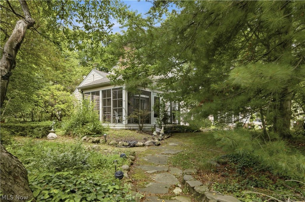 303 Cordelia Street SW, North Canton, OH 44720