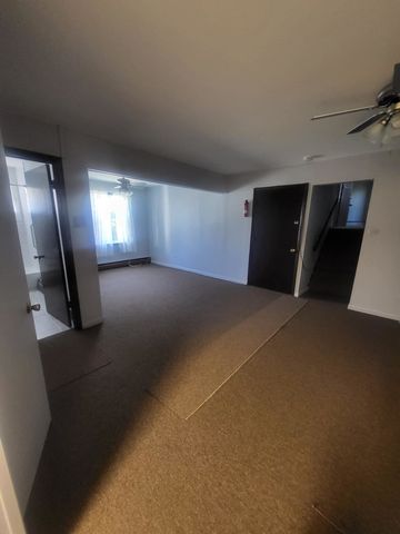 8435 S 81st Avenue 1, Justice, IL 60458