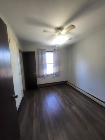 8435 S 81st Avenue 1, Justice, IL 60458