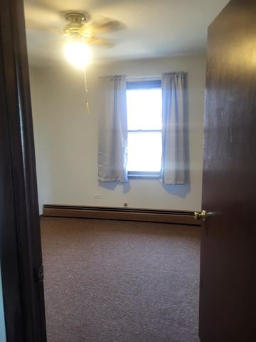 8435 S 81st Avenue 1, Justice, IL 60458