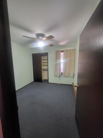 8435 S 81st Avenue 1, Justice, IL 60458