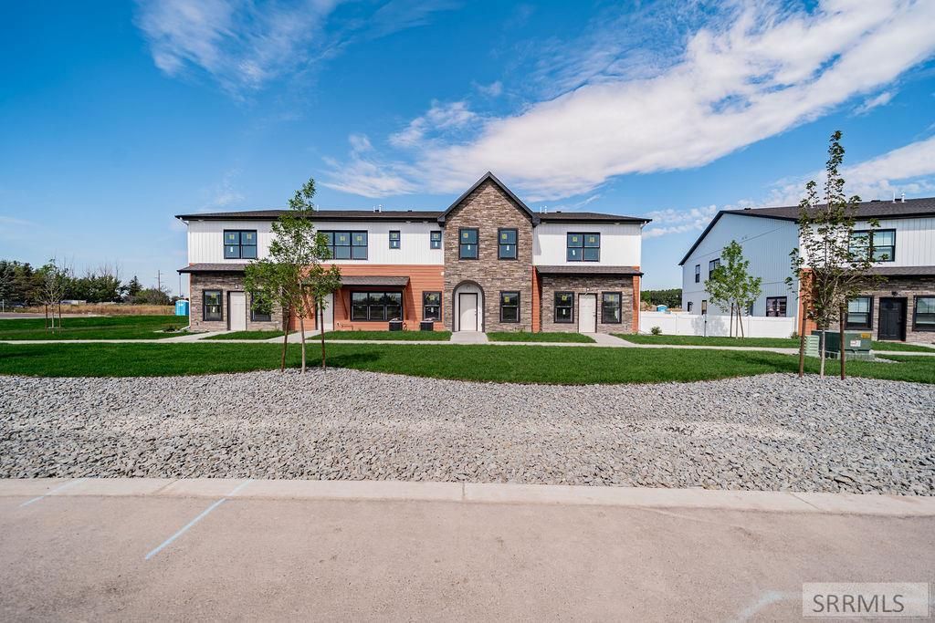 Image 1 of property listing at 4975 N Beach Dr, Idaho Falls, ID 83401