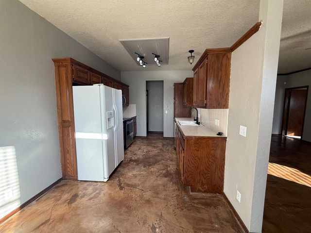 18509 Chestnut Oak Drive, Edmond, OK 73012