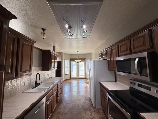 18509 Chestnut Oak Drive, Edmond, OK 73012