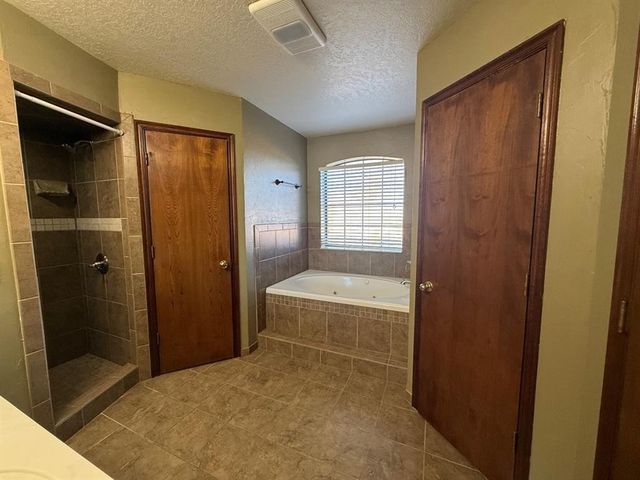 18509 Chestnut Oak Drive, Edmond, OK 73012