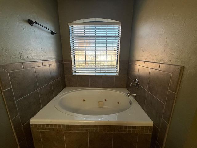 18509 Chestnut Oak Drive, Edmond, OK 73012