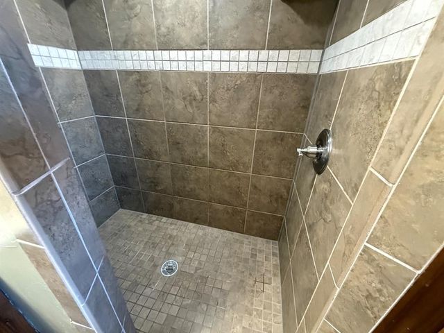 18509 Chestnut Oak Drive, Edmond, OK 73012