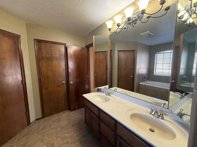 18509 Chestnut Oak Drive, Edmond, OK 73012