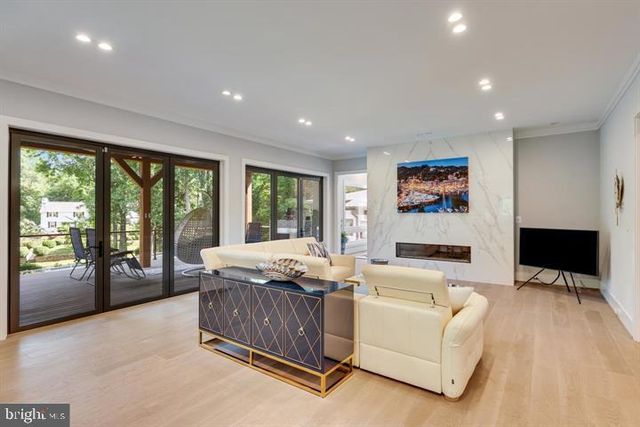 9604 PEMBROKE PL, Vienna, VA 22182