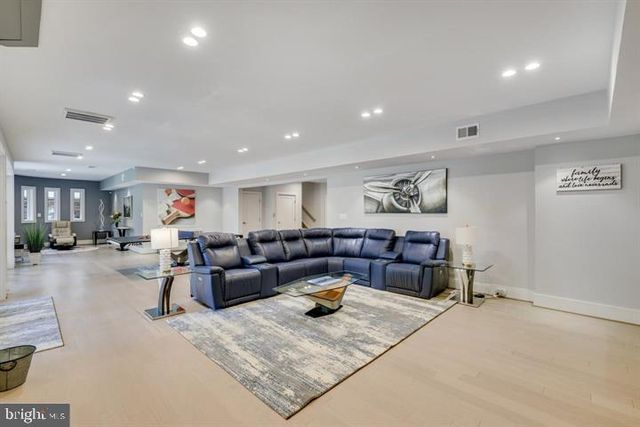 9604 PEMBROKE PL, Vienna, VA 22182