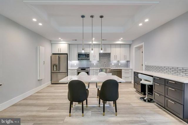 9604 PEMBROKE PL, Vienna, VA 22182