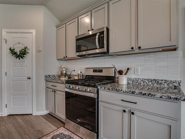 10417 SW 41st Place, Mustang, OK 73064