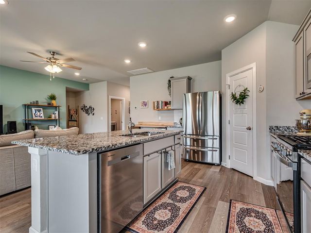 10417 SW 41st Place, Mustang, OK 73064