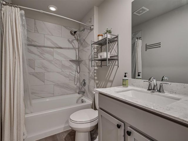 10417 SW 41st Place, Mustang, OK 73064