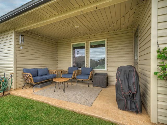 10417 SW 41st Place, Mustang, OK 73064