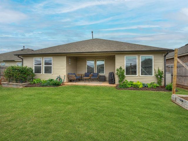 10417 SW 41st Place, Mustang, OK 73064
